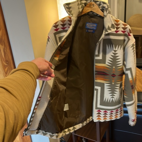 Geometric Patterned Jacket - Picture 6 of 9